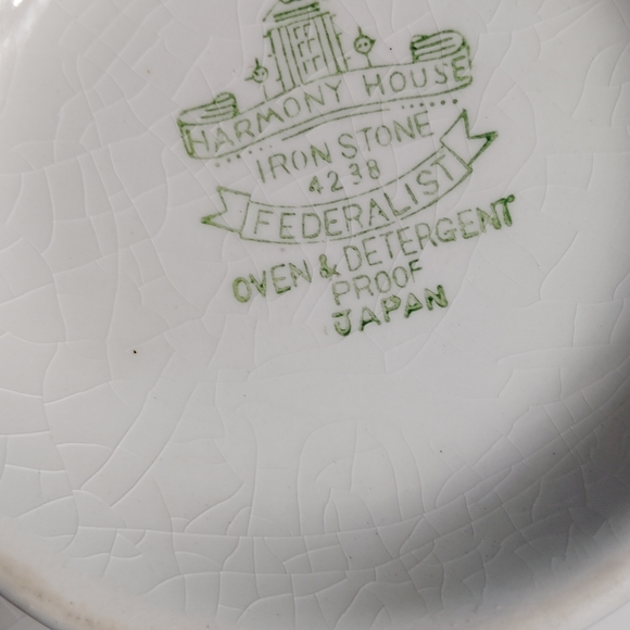 Elegant White Ceramic Sugar and Creamer Set - Picture 8 of 8